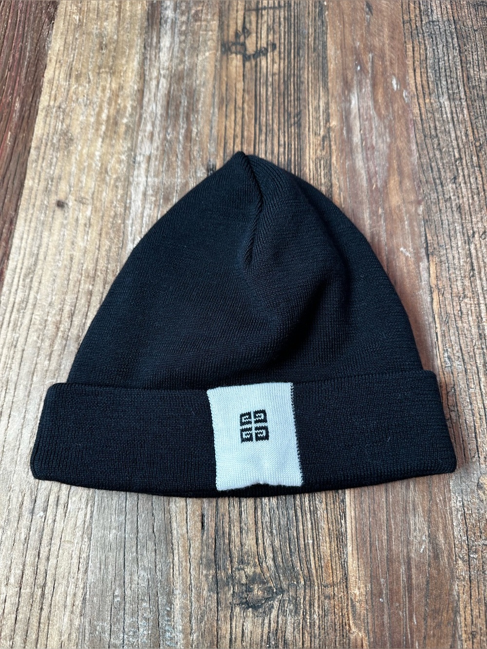Givenchy Black and White Logo Beanie brand new no tag